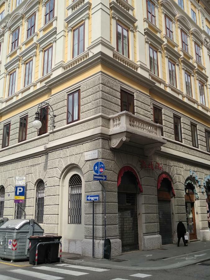 Affittacamere Iris Trieste Exteriör bild